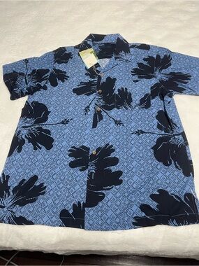 Milano Bay Blue Short-Sleeve Floral Button-Up Top